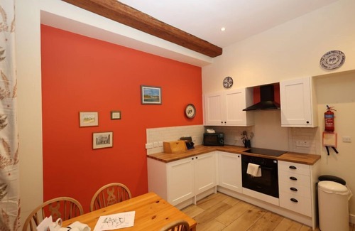 Norwich Cabaña | Family cottage overlooking the duck pond, on a farm near Norwich City