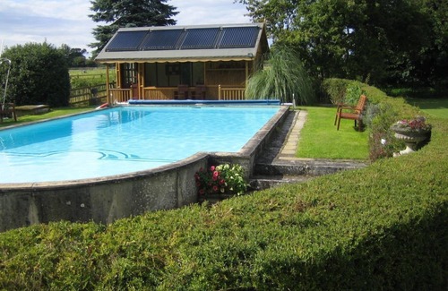 Norwich Cabaña | Family cottage overlooking the duck pond, on a farm near Norwich City