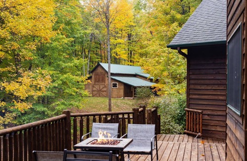 Bellaire Cabina | Family Fall Fun! Sleeps 14, Peaceful Cabin, Heated Floors, Fireplace, Gameroom