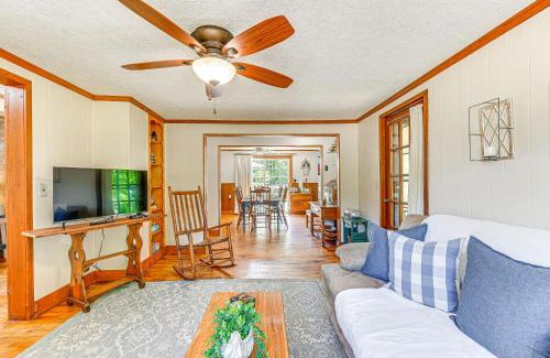 Fancy Gap Casa | Family Fancy Gap Cottage with Deck - Pets Welcome!