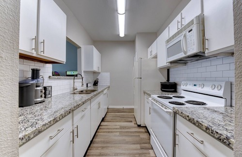 Astrodome Casa | family-friendly 2-bedroom, 2.5 bath included Wi-Fi, and classic arcade games