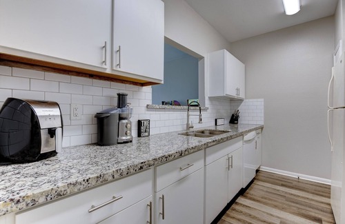Astrodome Casa | family-friendly 2-bedroom, 2.5 bath included Wi-Fi, and classic arcade games