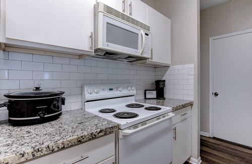 Astrodome Casa | family-friendly 2-bedroom, 2.5 bath included Wi-Fi, and classic arcade games