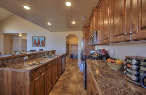 Moab South Valley Casa | Para toda la familia, 2 camas King size, piso principal principal, piscina (estacional) y spa, excelentes vistas
