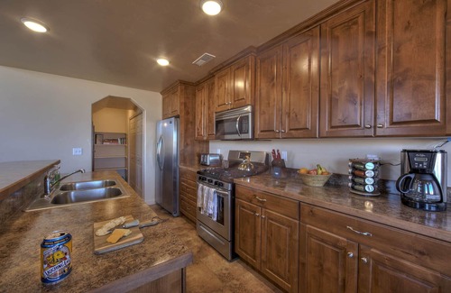 Moab South Valley Casa | Para toda la familia, 2 camas King size, piso principal principal, piscina (estacional) y spa, excelentes vistas