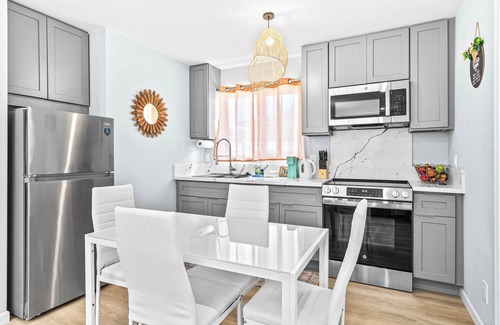 McCully - Moiliili Casa | Family-friendly 2BD 2BA 2 Parkings Honolulu Home