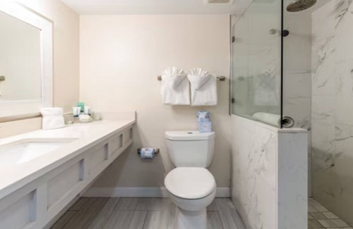Captiva Hotel | Family-Friendly 2BR Suite w/Kitchen & Balcony | Steps from the Pool & Beach!