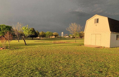 Midlothian Casa | Family friendly, 3-bedroom house in Midlothian with 1.3 acres, big patio, fishin