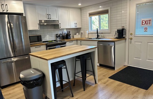 Northern Bruce Peninsula Cabaña | Family-Friendly 3-Bedroom Cottage Right Across from Grotto, Bruce Peninsula