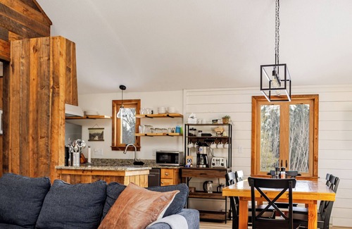 Thornton Casa | Family-Friendly 3Bd+Loft w/Mtn Views + Fireplace