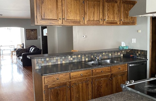 Mount Pleasant West Casa | Family-friendly 3BR residential oasis in the heart of Toronto