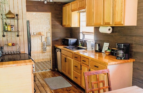 Spruce Pine Cabina | Remodeled Humpback Mountain 3-bedroom Cabin near Linville Falls