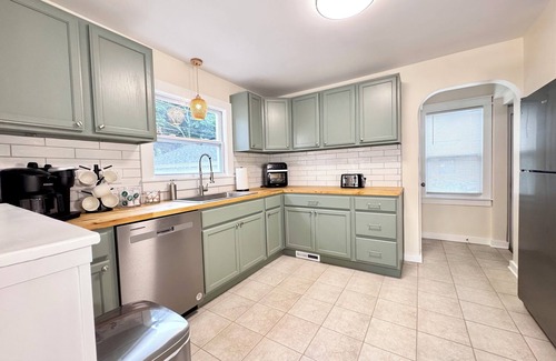 Lansing Casa | Family-Friendly 4BR Lansing Retreat Near MSU, Dining & Downtown Lansing