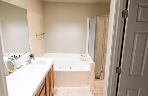 Neighbors Southwest Casa | Family-friendly 5-bedroom home with workspace, jetted bathtub, grill, and AC