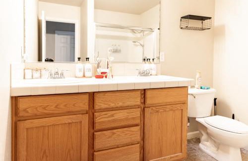 Neighbors Southwest Casa | Family-friendly 5-bedroom home with workspace, jetted bathtub, grill, and AC
