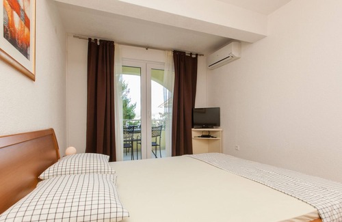 Okrug Gornji Apartamento | Family-friendly apartments by the sea Okrug Gornji Trogir Split