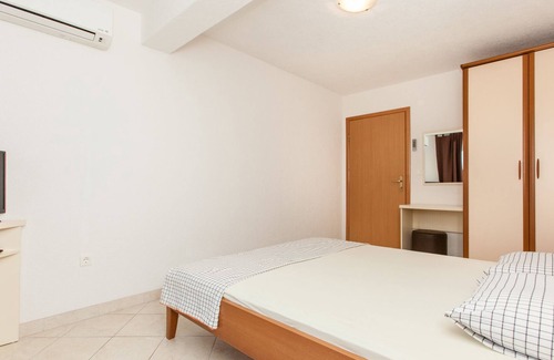 Okrug Gornji Apartamento | Family-friendly apartments by the sea Okrug Gornji Trogir Split