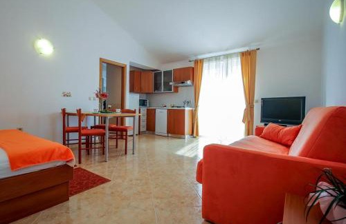 Nevidane Apartamento | Family-friendly apartments with swimming pool Nevidjane, Pasman - 18054