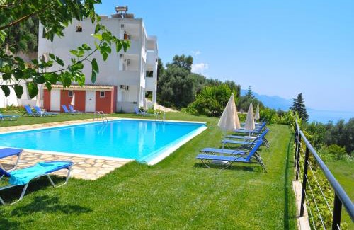 Parelia Apartamento | Family friendly Apartments with a Swimming Pool on Pelekas Beach