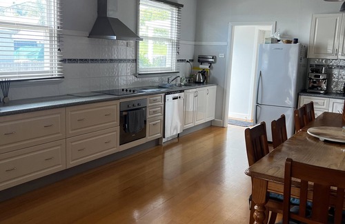 Lakes Entrance Casa | Family Friendly House in quiet court walking distance to Main Street.