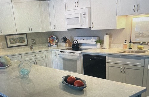Indian Beach Condominio | Family-friendly beach condo, Indian Beach, NC