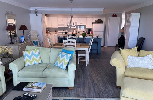 Indian Beach Condominio | Family-friendly beach condo, Indian Beach, NC
