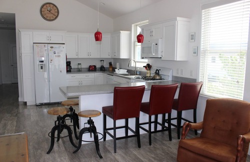 Ocean Beach III Casa | Family-Friendly Beach Cottage, sleeps 10!
