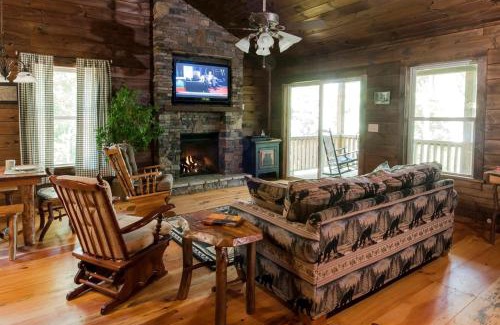 Topton Casa | Family-Friendly Cabin Rental for Six on Nantahala Mountain with White Water Rafting in North Carolina