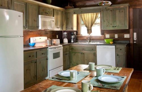 Topton Casa | Family-Friendly Cabin Rental for Six on Nantahala Mountain with White Water Rafting in North Carolina