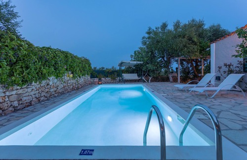 Korithi Casa | Family Friendly Charming Cottage with private pool