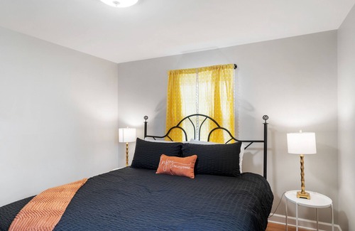Shawnee Casa | *Family Friendly* Close to shops, restaurants and I-35