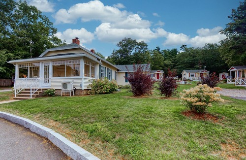 Hulls Cove Cabaña | Family-friendly cottage near the ocean w/lawn, gas fireplace, & shared gas grill