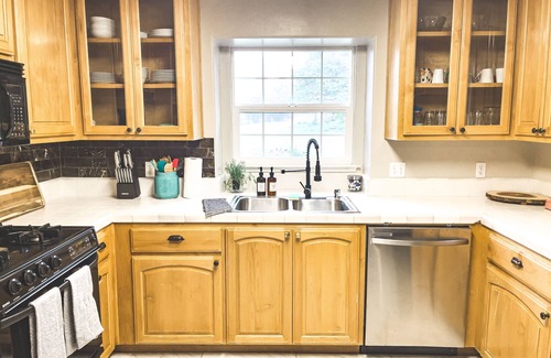 Mariposa Casa | Cozy Cottage In The Mountains Near Yosemite Family and Pet Friendly