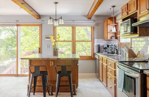 North Central Westminster Casa | Family Friendly | Game Room | KING BED |Deck&Grill
