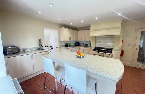 Ingoldisthorpe Casa | Family Friendly House, large 2 Acres,Sleeps 8,Near Sandringham & Coastal Beaches