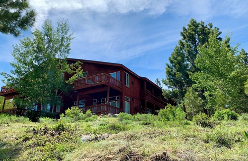 Truckee Condominio | ¡¡NUEVO!! Ideal para familias, magníficas vistas y pasos a la colina de esquí Tahoe Donner