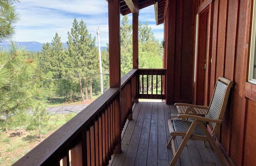 Truckee Condominio | ¡¡NUEVO!! Ideal para familias, magníficas vistas y pasos a la colina de esquí Tahoe Donner