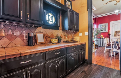 New Albany Casa | Family Friendly, Historic Mansion Row, **5 min from Louisville!**