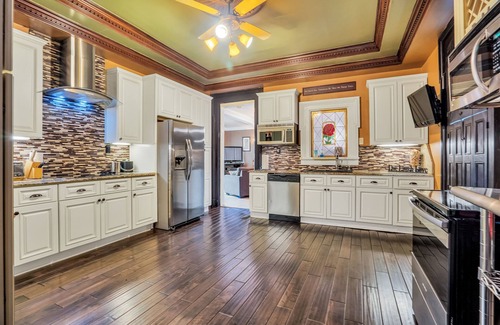 New Albany Casa | Family Friendly, Historic Mansion Row, **5 min from Louisville!**