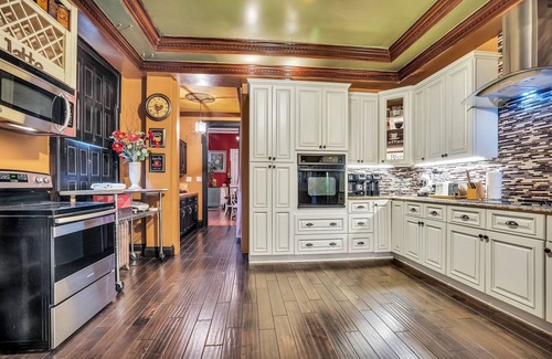 New Albany Casa | Family Friendly, Historic Mansion Row, **5 min from Louisville!**