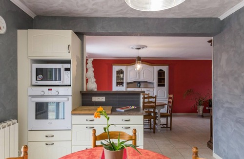 Pontorson Cabaña | Family-Friendly House near Mont St-Michel with Terrace and Modern Amenities