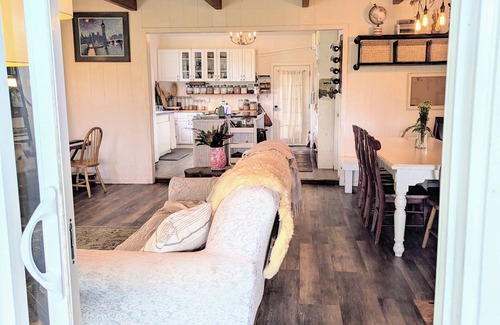 Kapoho Casa | Family-Friendly Jungle Retreat – Sauna, nature views, in heart of Pahoa Village