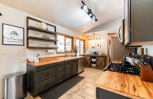 Black Hawk Casa | Family-Friendly | Kayaks | Bonfire | BBQ @PineTreeLodge