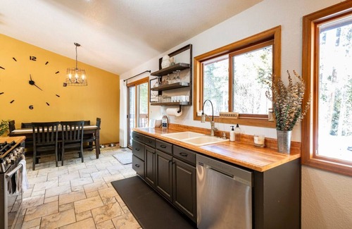 Black Hawk Casa | Family-Friendly | Kayaks | Bonfire | BBQ @PineTreeLodge