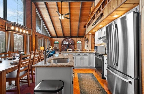 Lakeville Cabina | Family Friendly Lakehouse - Amenity Packed Community - Pools, Gym, Beach, Lakes