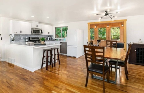 Mercer Island Casa | Family-Friendly Modern Home |Mercer Island|☀Garden