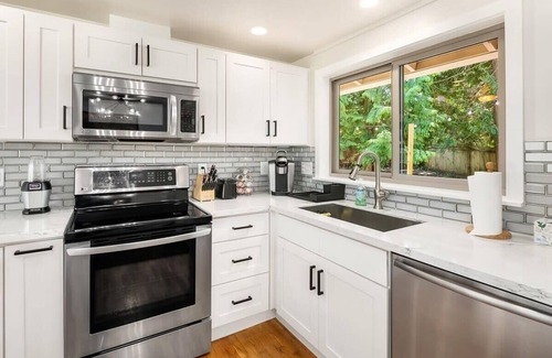 Mercer Island Casa | Family-Friendly Modern Home |Mercer Island|☀Garden