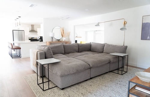 Oak View Casa | Family Friendly Modern Quiet Home Close to Downtown, Trails & Hikes. Work Remote