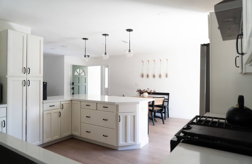 Oak View Casa | Family Friendly Modern Quiet Home Close to Downtown, Trails & Hikes. Work Remote