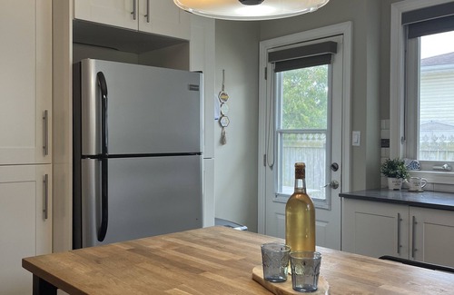 St. Catharines Casa | Family Friendly Niagara Haven: Port Dalhousie & Niagara Falls Hub